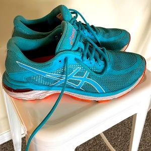 Womens 9.5 Asics Running Shoes